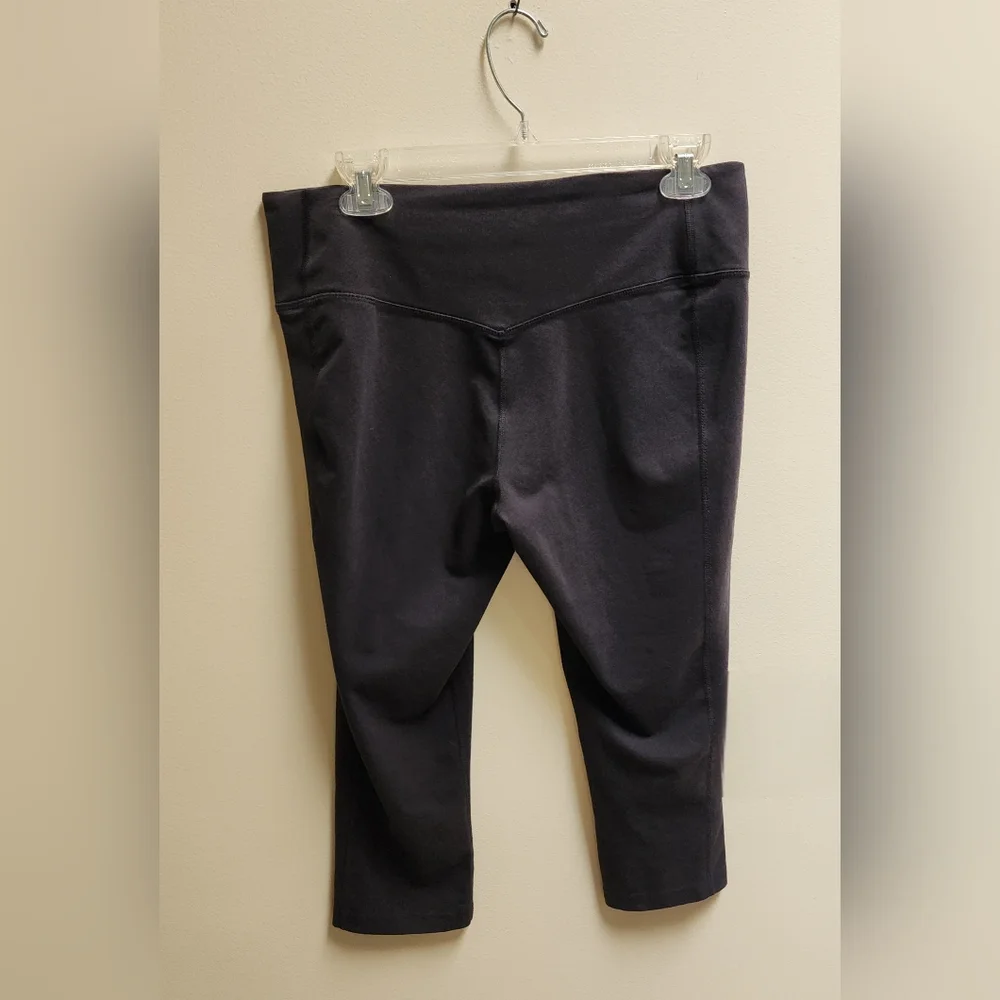 Nike DriFit Black Leggings Cropped Size L